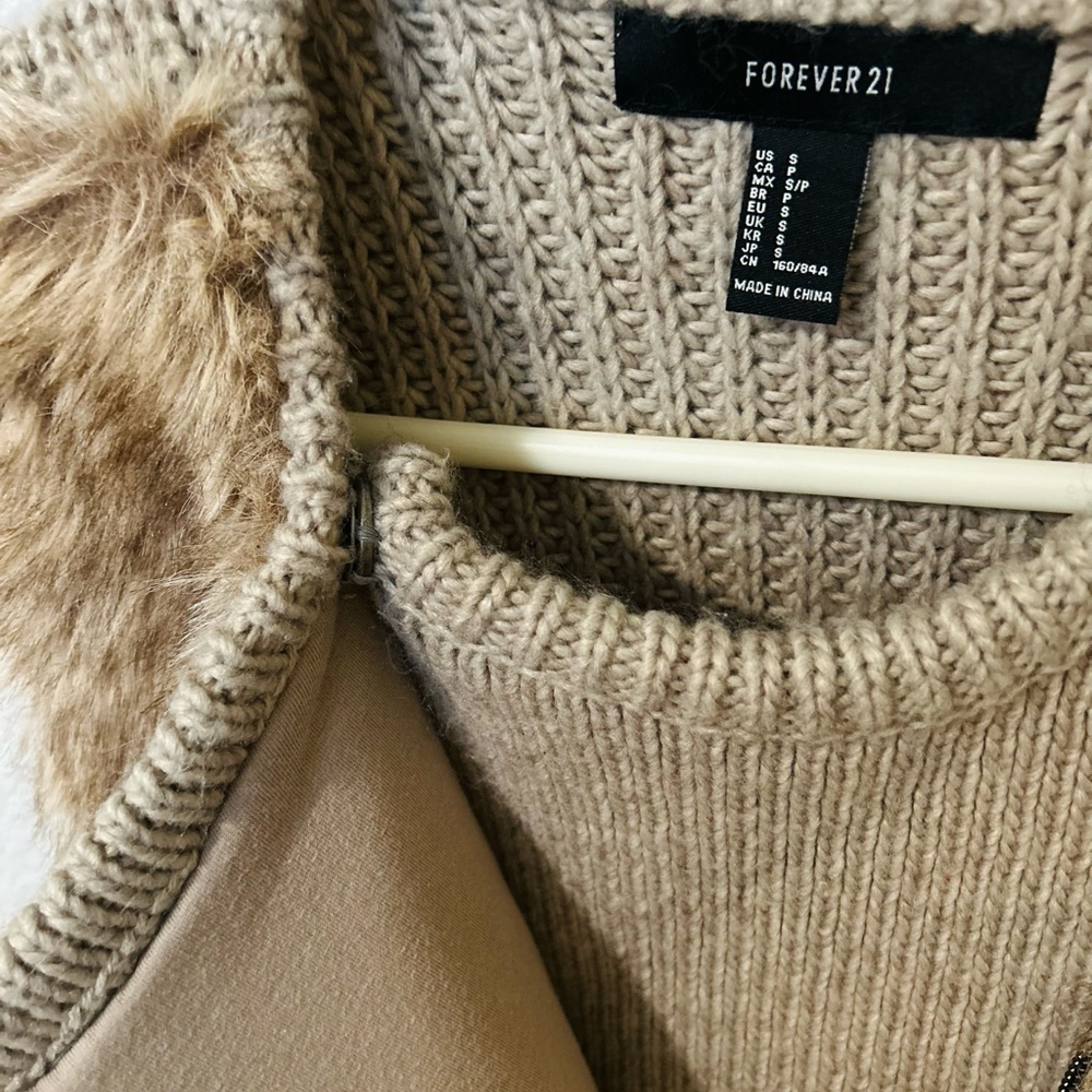 Forever 21 Brown Knit Vest with Faux Fur Size Small Like New - Picture 3 of 6